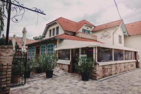 Ötösfogat Panzió, Siofok